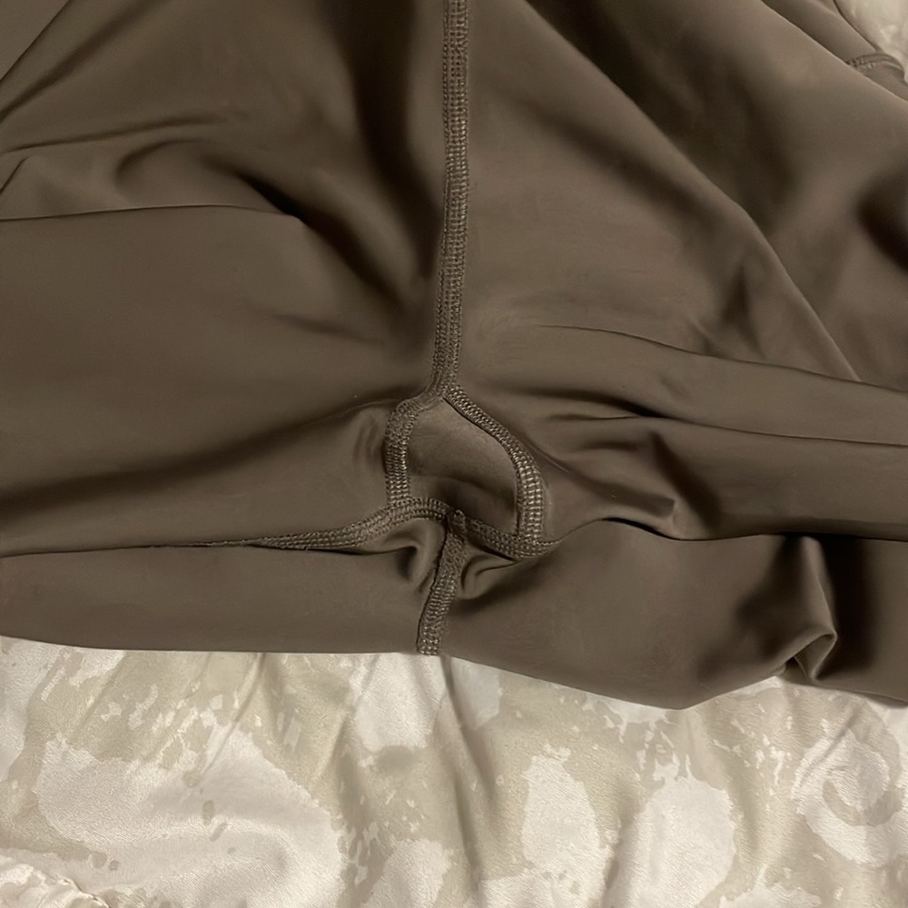 Alo Yoga airlift 7/8 leggings - Picture 6 of 7